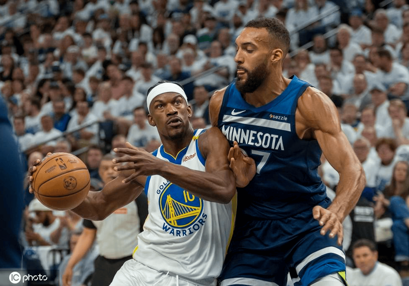 九游体育官网-巴特勒连续十二场比赛得分超过赛事规则更新蒂姆在G2比赛中刷新纪录之后，今晚巴塞罗那遗憾出局