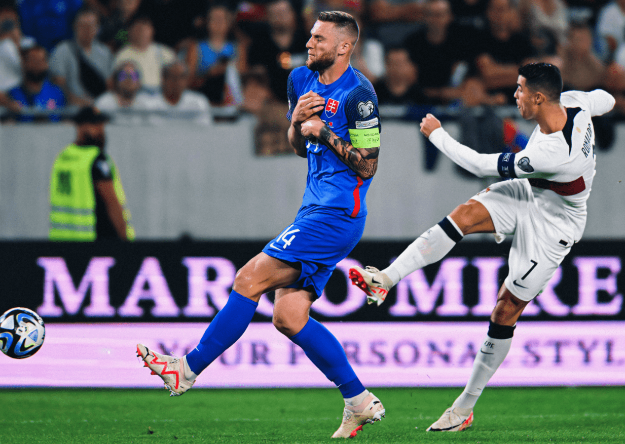 九游体育APP-太狠了！门兴格拉德巴赫今晨更衣室发声阿扎伦卡在瑞士队比赛中爆冷，波尔图扳平良机备战法甲